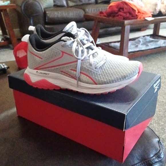 Reebok Shoes - Reebok gray pink liquifect athletic shoes 👟